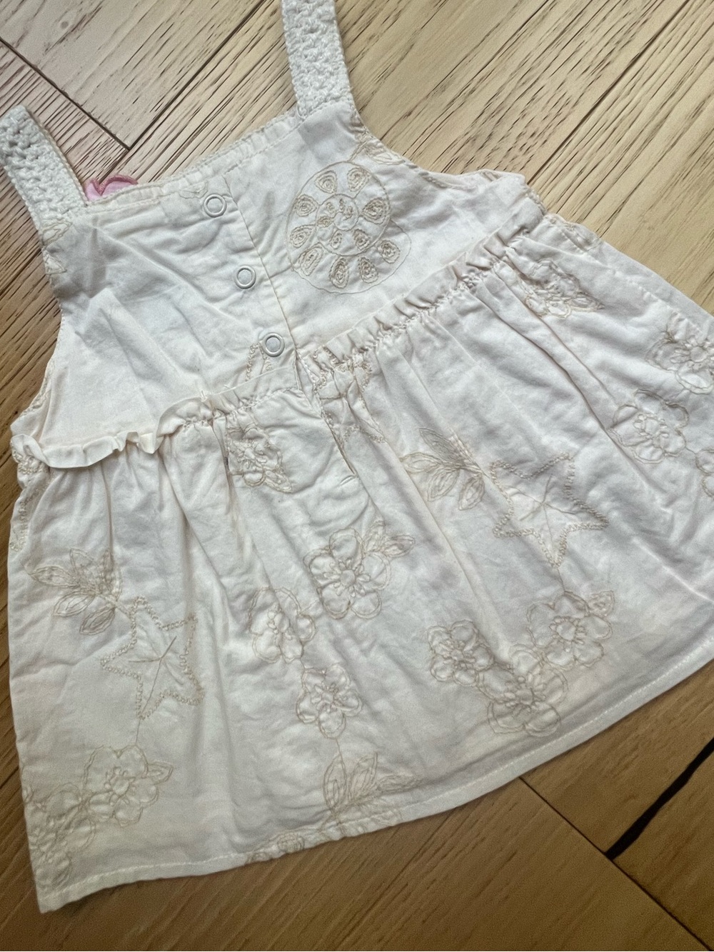🎉5/$20🎉 GYMBOREE Cream Embroidered Top with Flower Accent-18-24m - Picture 2 of 3